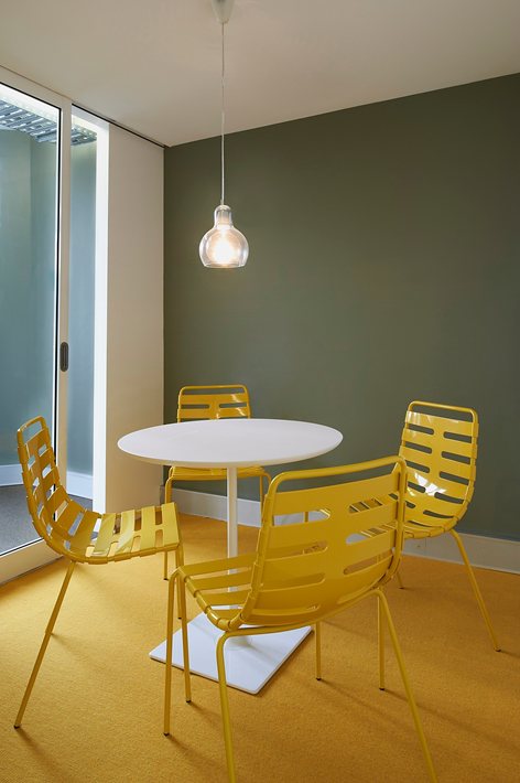 乐竞平台 - 桌几|餐桌|办公家具|设计师家具|Dizzie 餐台/洽谈台